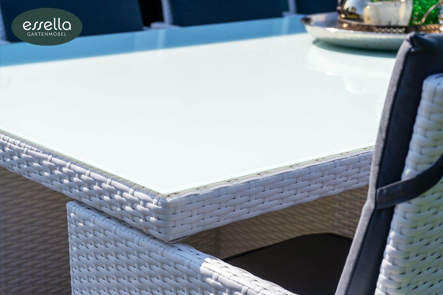 Essella Polyrattan Sitzgruppe "Vienna" : weiß : flachgeflecht : gartenmode.de