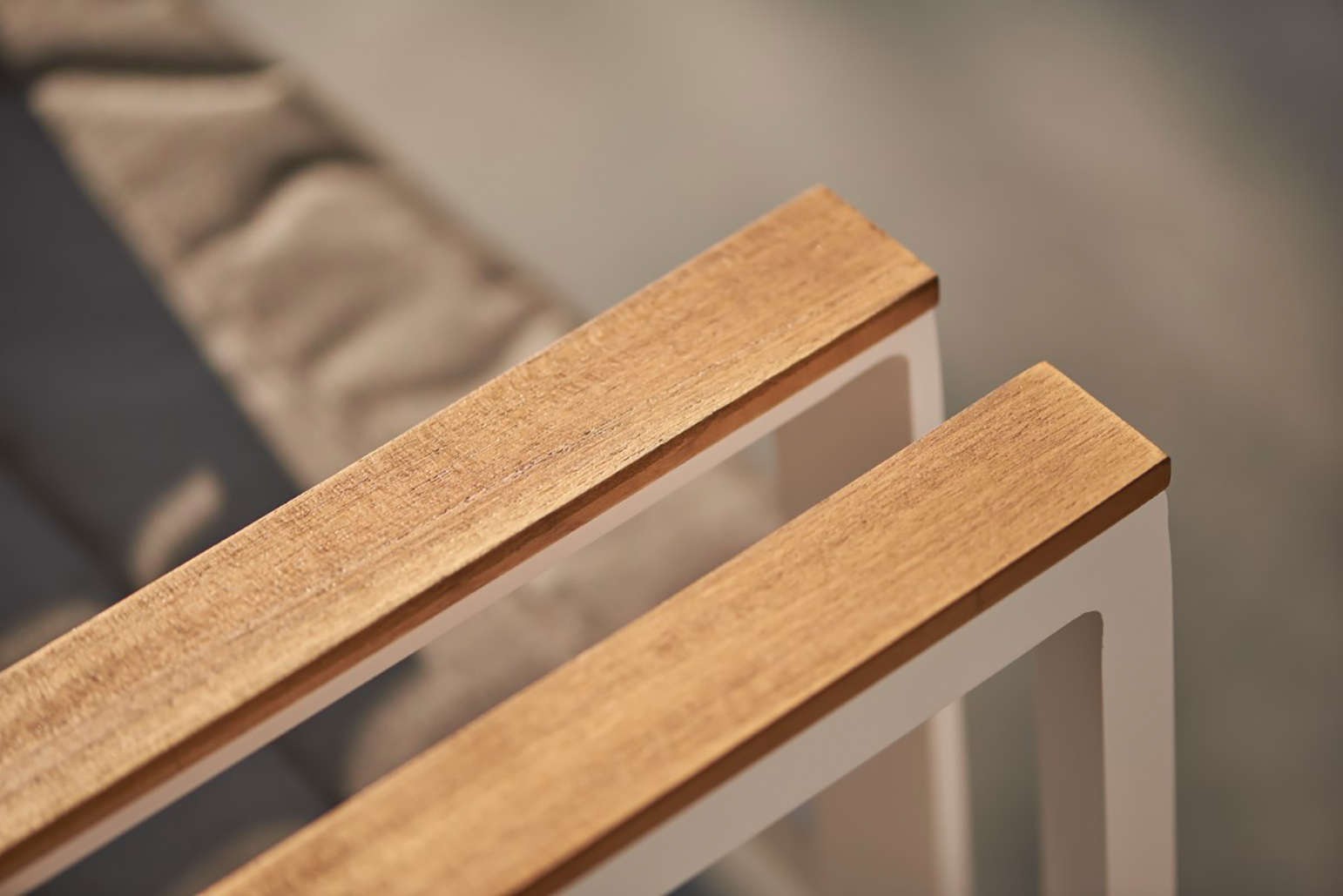 Aluminium Sitzgruppe Concept Weiß/Teak mit Primavera Stühlen