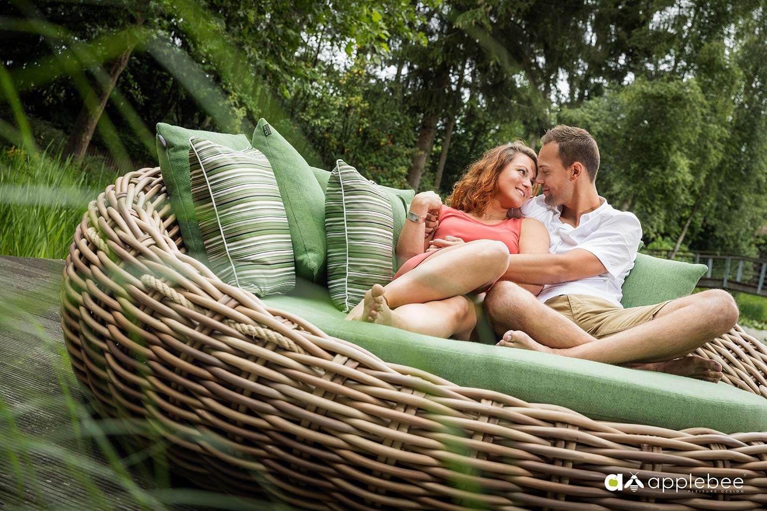 Apple Bee Geflecht Daybed Cocoon 2-Personen