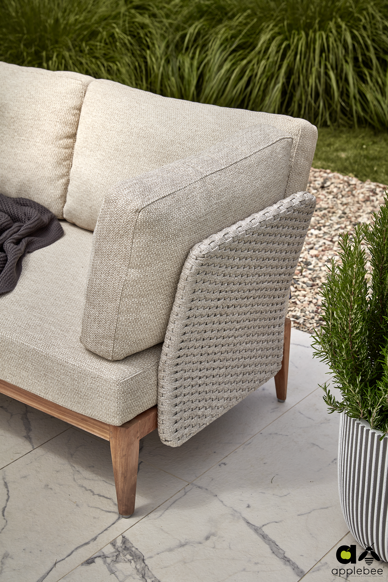 Teakholz Outdoor Loungegruppe Lisa von Apple Bee mit BeeWett Kissen