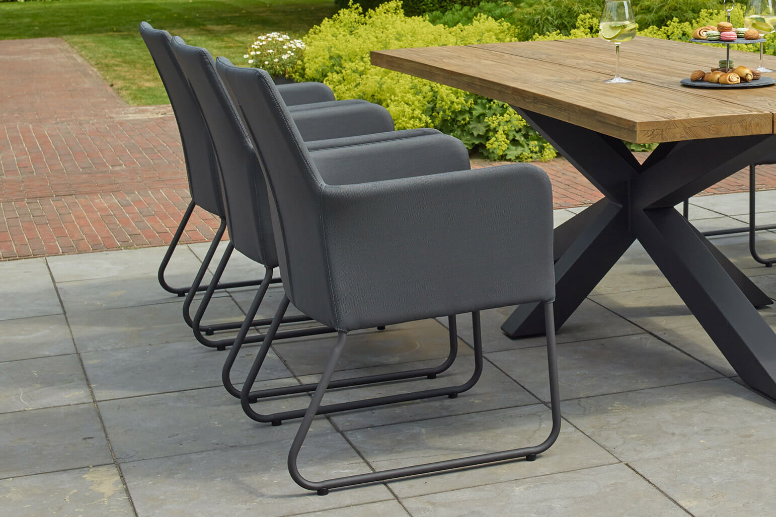 Aluminium Stuhl Blixum lava carbon