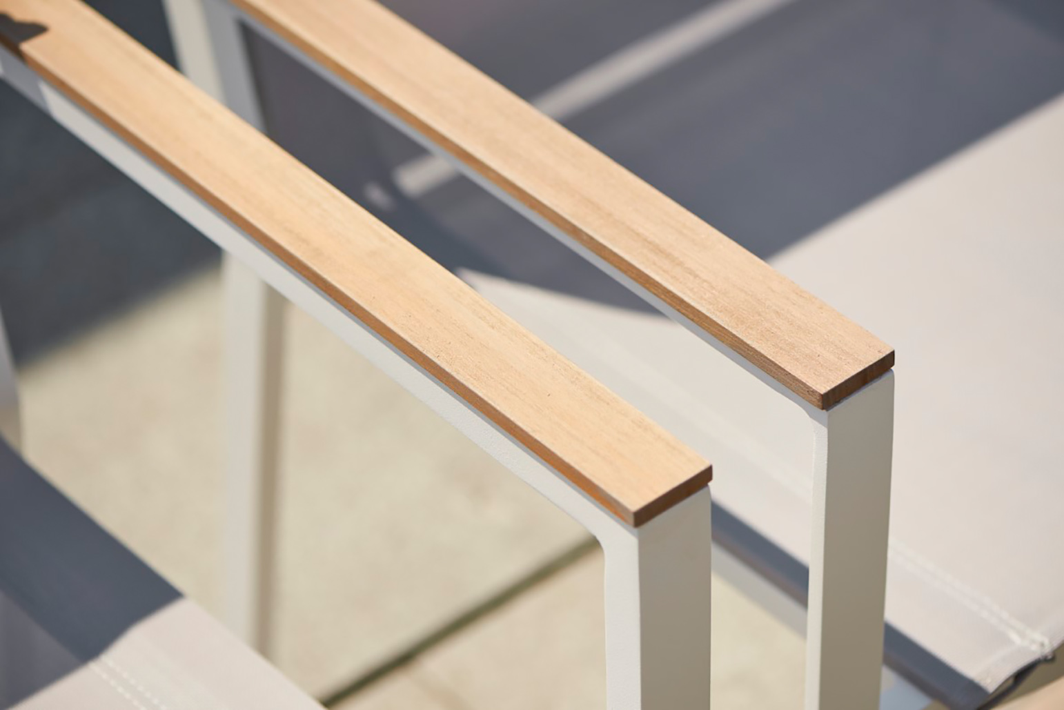 Aluminium Sitzgruppe Concept Weiß/Teak mit Primavera Stühlen