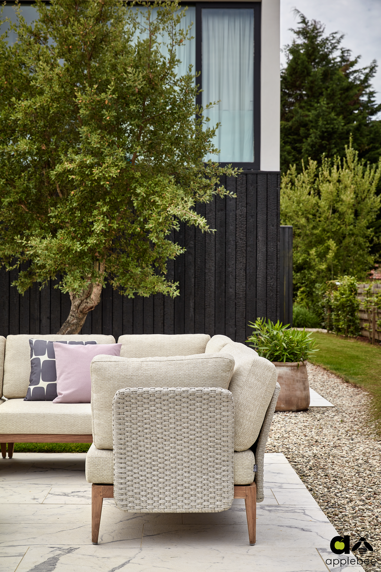 Teakholz Outdoor Loungegruppe Lisa von Apple Bee mit BeeWett Kissen