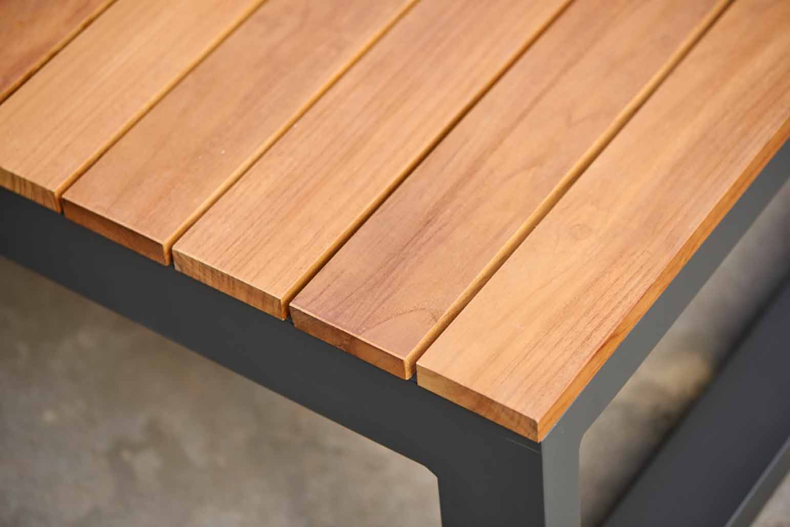 Aluminium Ecklounge Soho Farbe Lava mit Sessel und Fußhocker