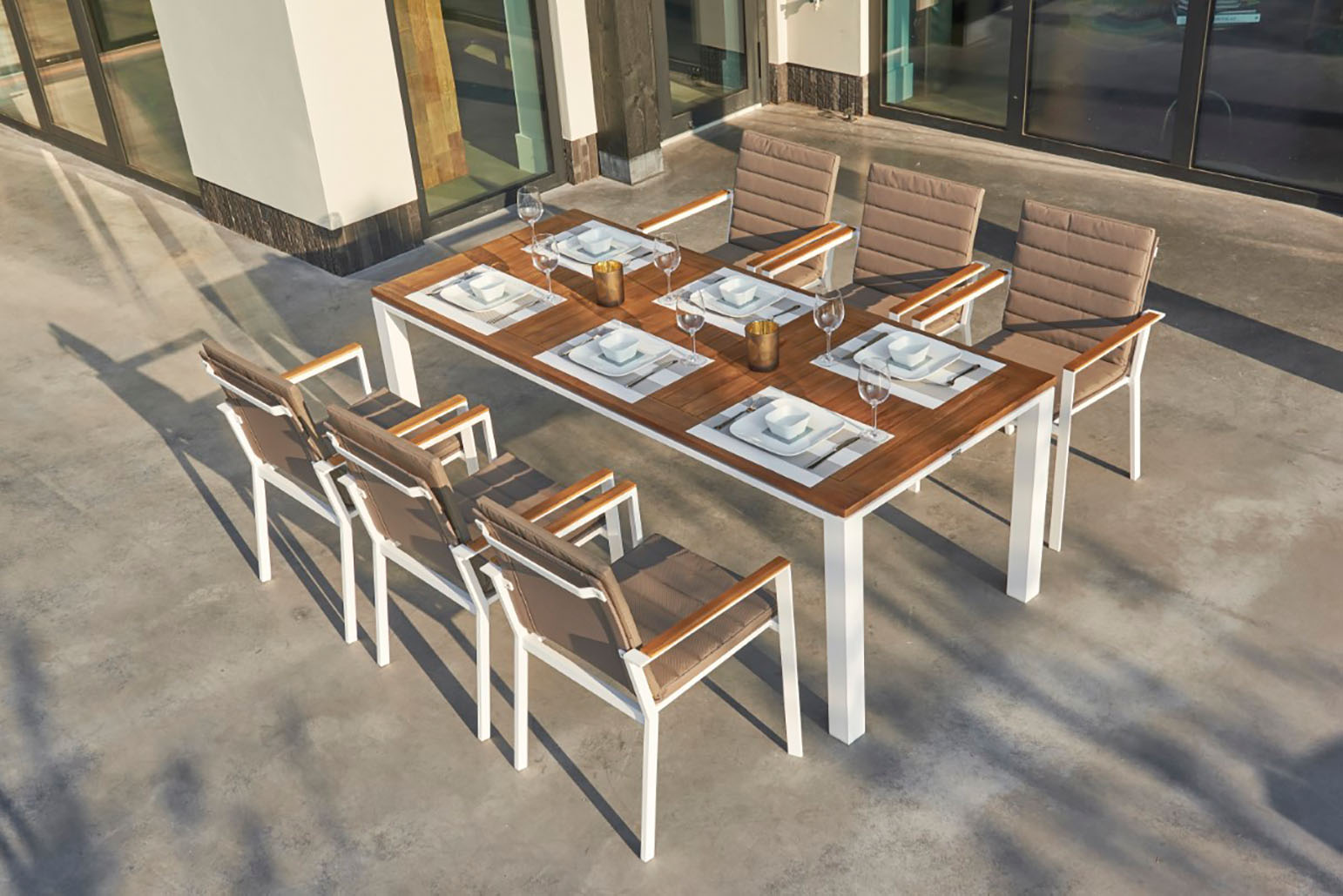 Aluminium Sitzgruppe Concept Weiß/Teak mit Primavera Stühlen