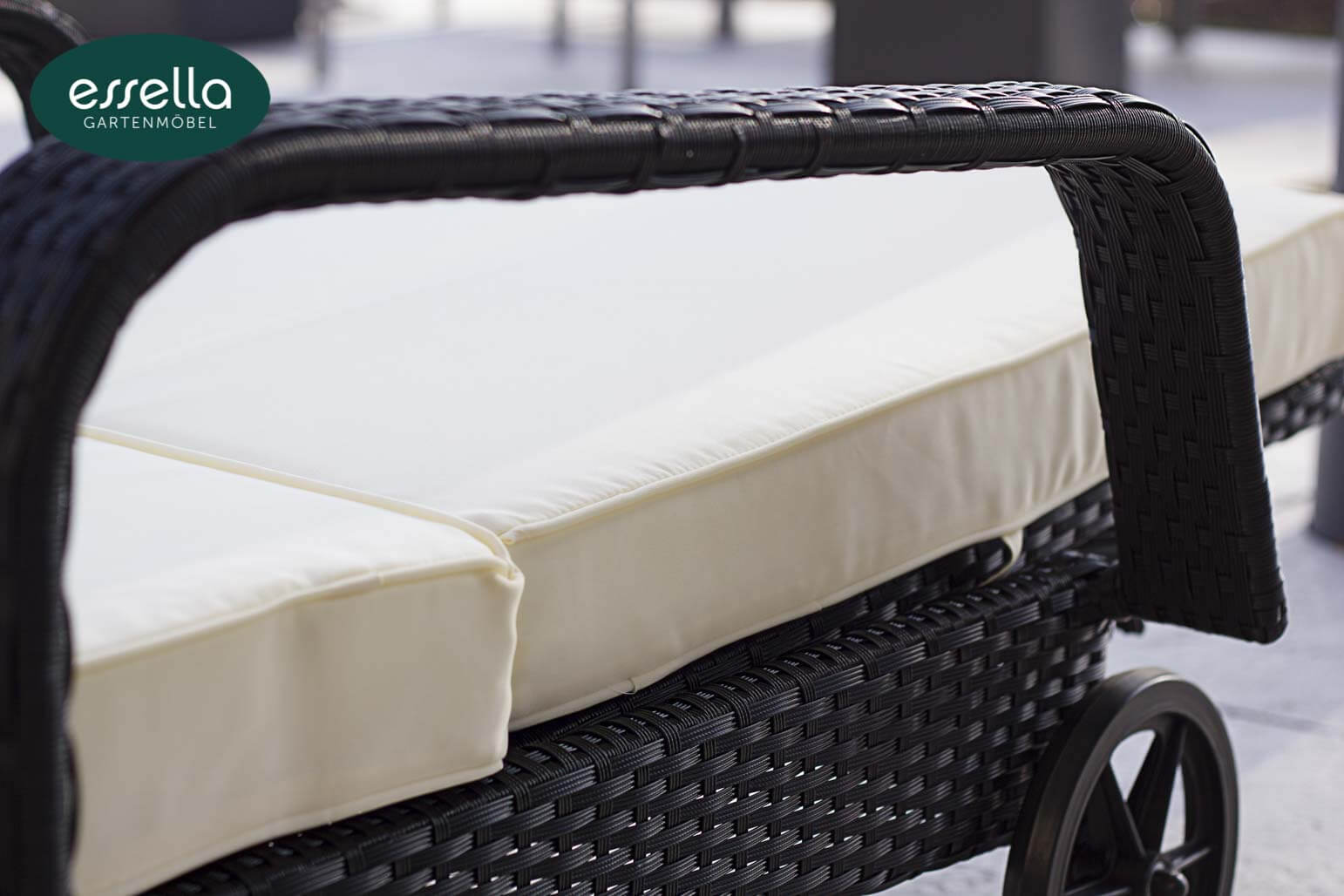 Essella Polyrattan Sonnenliege "Barbados" : schwarz : flachgeflecht : gartenmode.de