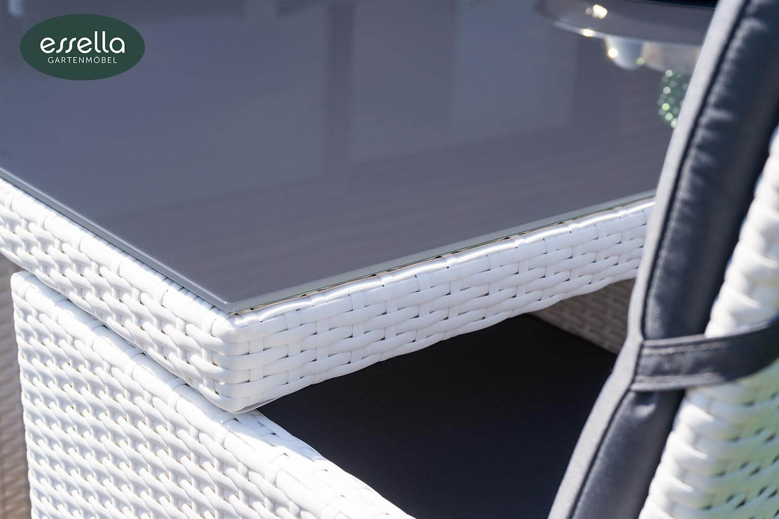 Essella Polyrattan Sitzgruppe "Vienna" : weiß : flachgeflecht : gartenmode.de