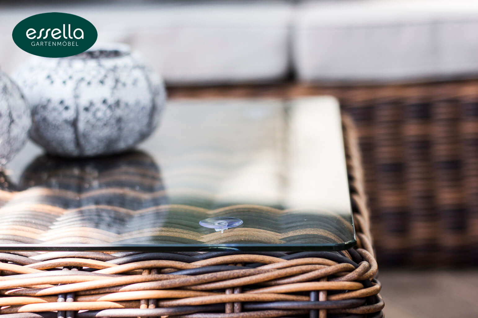 Essella Polyrattan Tisch mit Glasplatte "Oslo" : bicolor-dunkelbraun : rundgeflecht : gartenmode.de