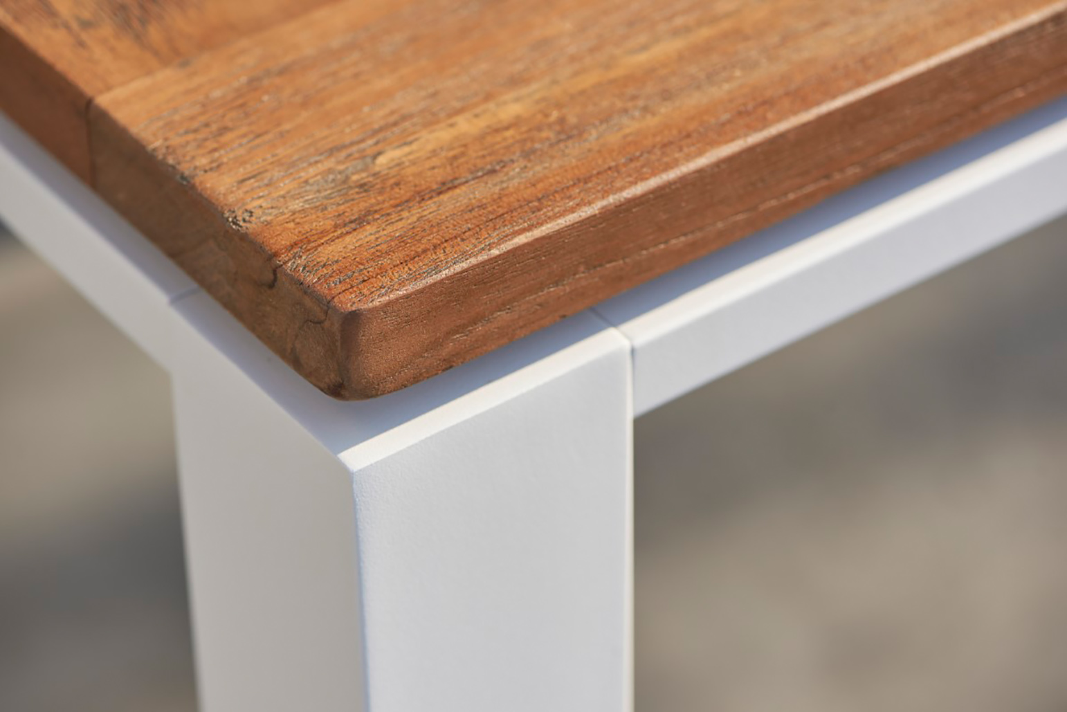 Aluminium Sitzgruppe Concept Weiß/Teak mit Primavera Stühlen