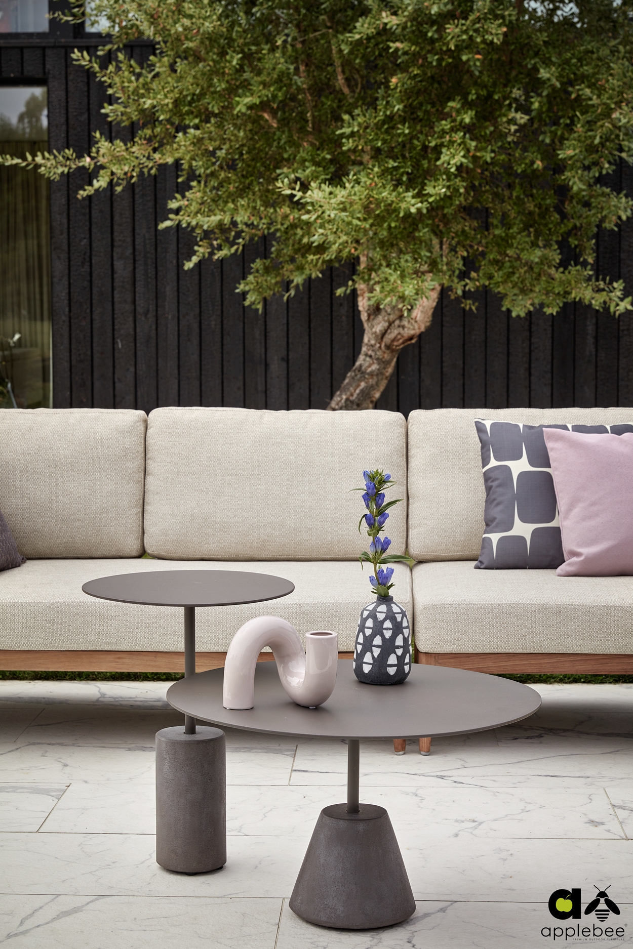 Teakholz Outdoor Loungegruppe Lisa von Apple Bee mit BeeWett Kissen