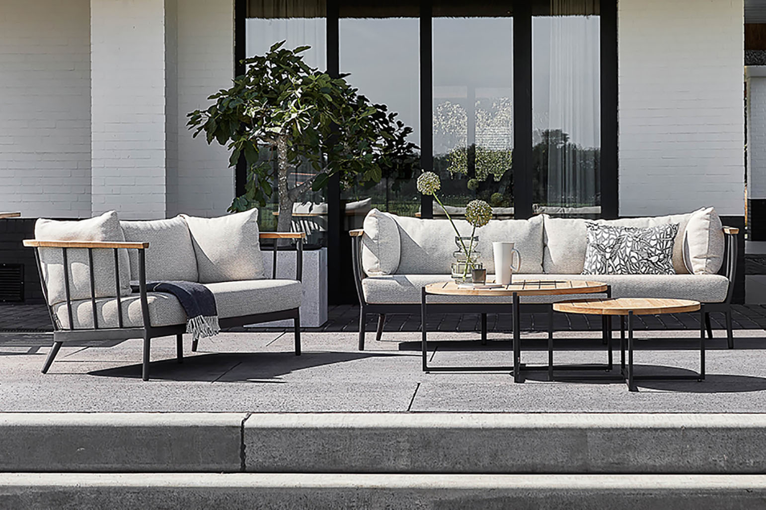 Große Apple Bee Aluminium mit Teak Lounge Condor im Set