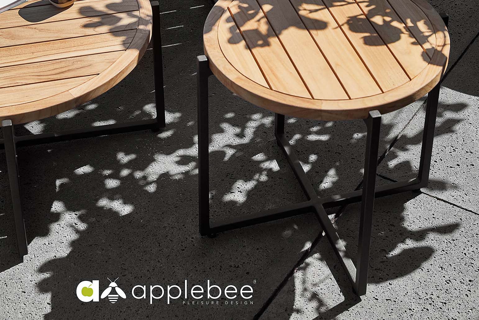 Große Apple Bee Aluminium mit Teak Lounge Condor im Set