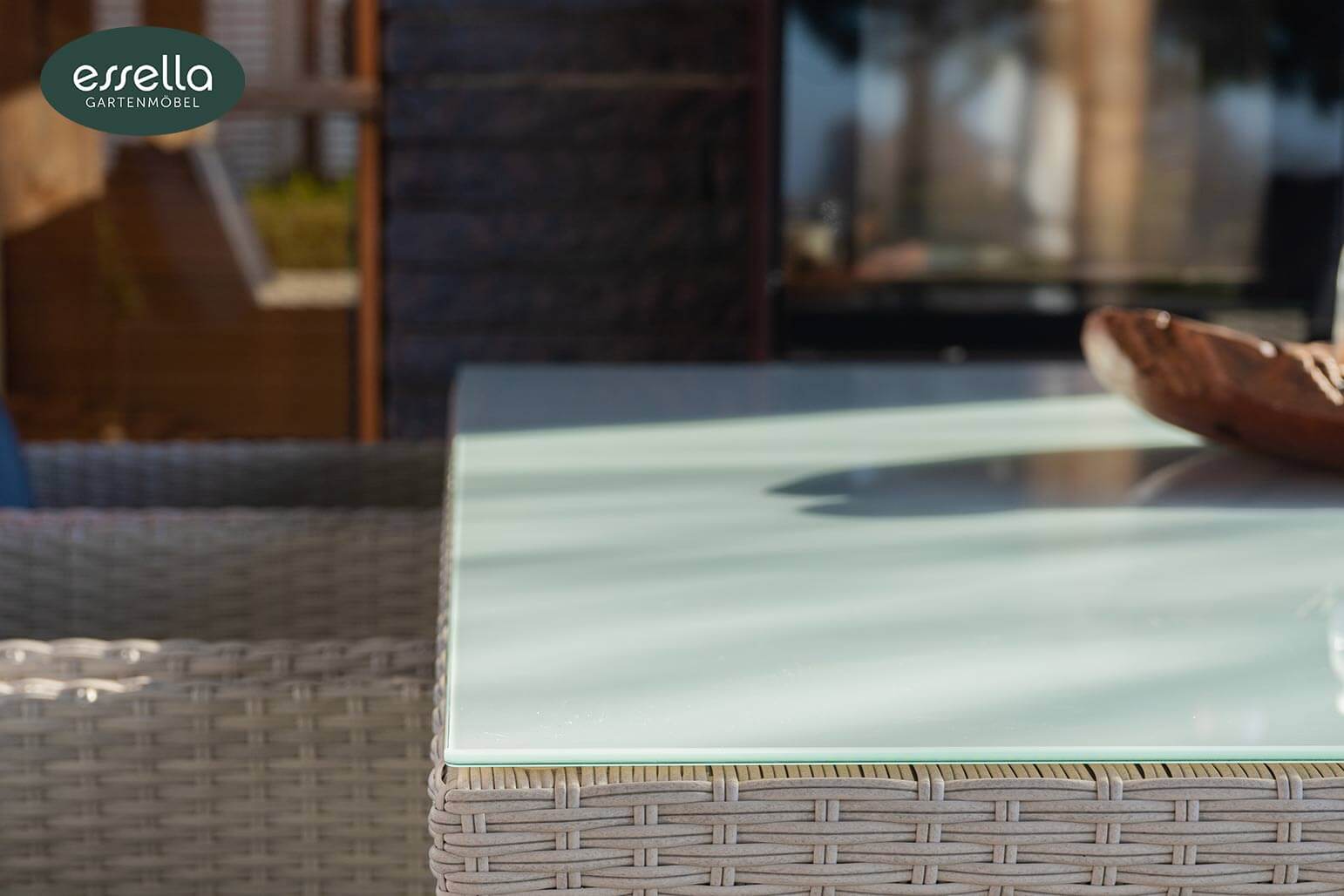 Essella Polyrattan Sitzgruppe "Vienna" : vintage-weiß : halbrundgeflecht : gartenmode.de