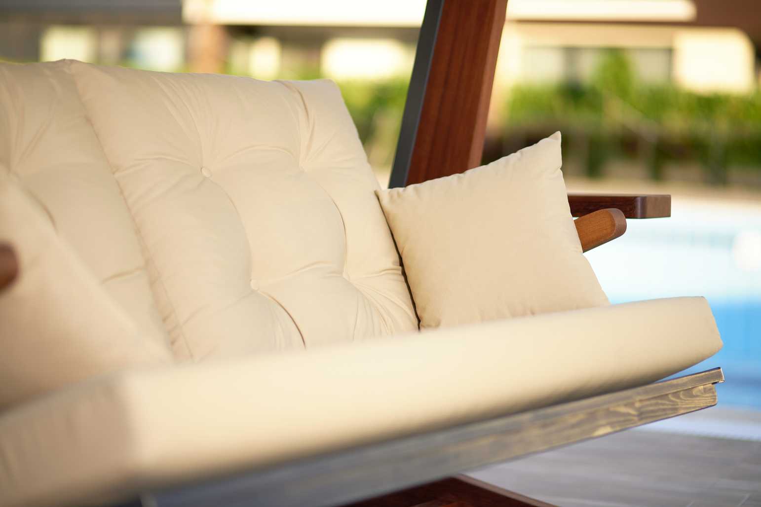 Hollywoodschaukel aus Iroko und Lärche Sia 2200 Camel