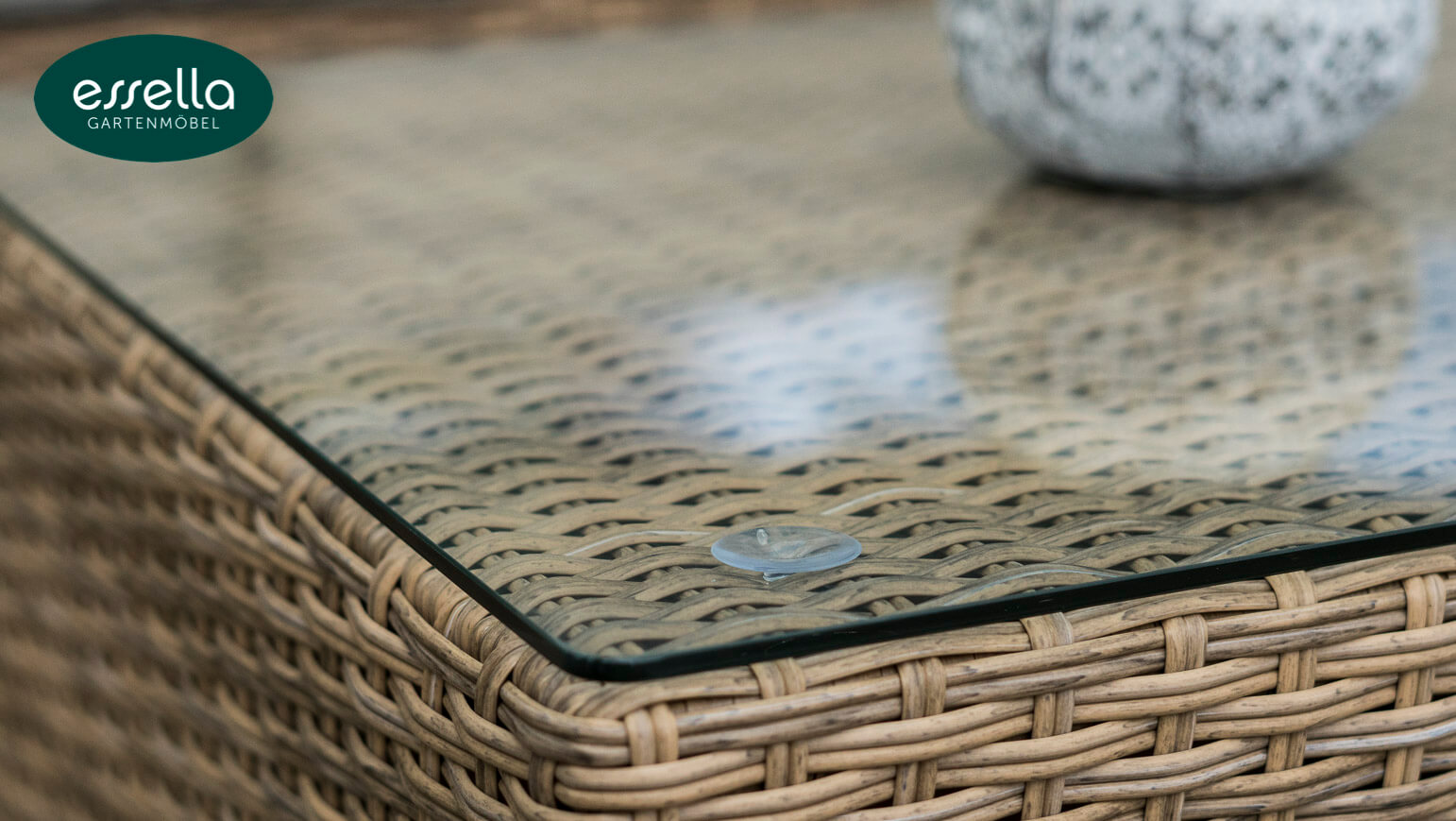 Essella Polyrattan Tisch mit Glasplatte "Miami" : hellbraun : halbrundgeflecht : gartenmode.de