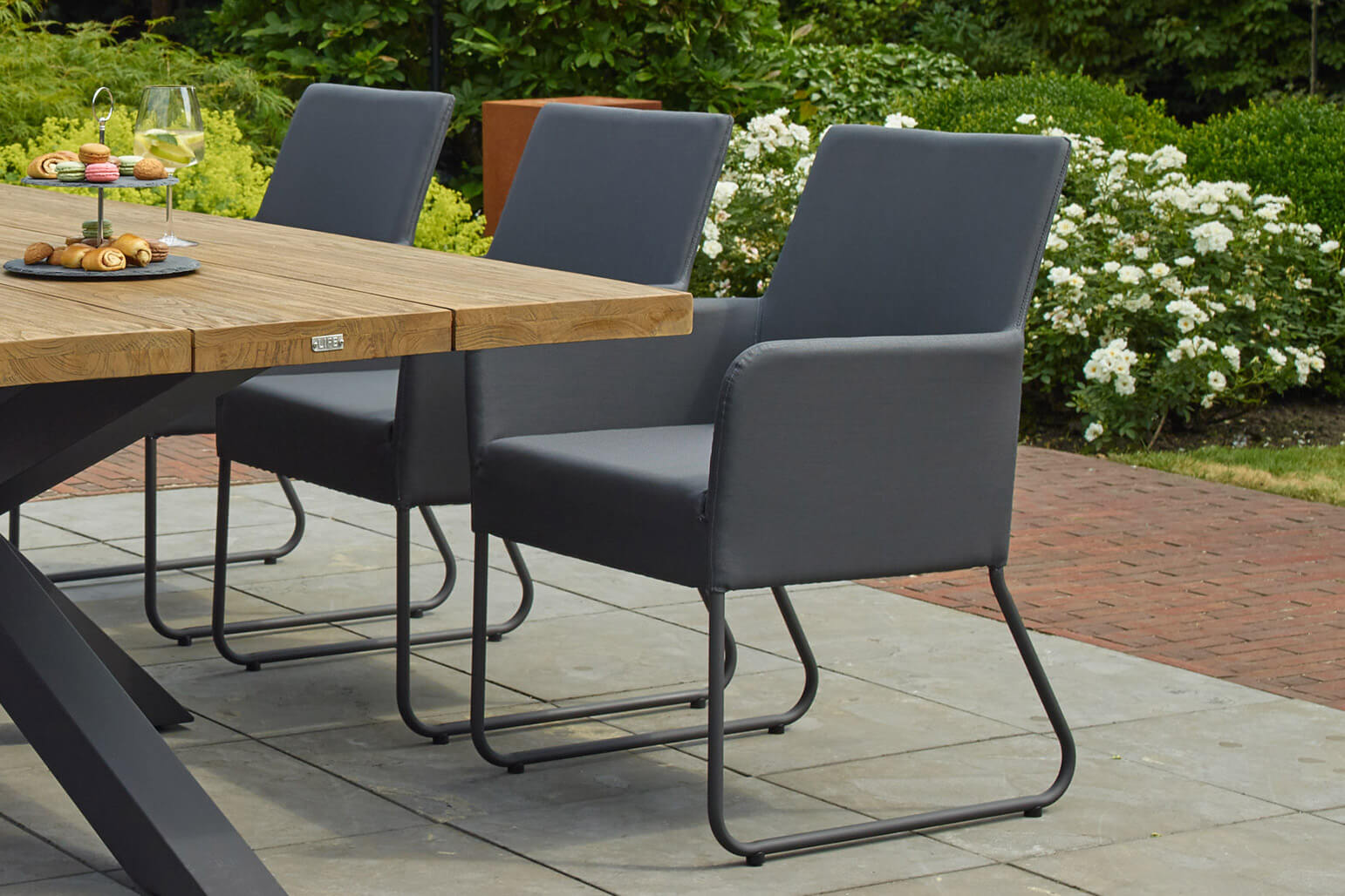 Aluminium Stuhl Blixum lava carbon