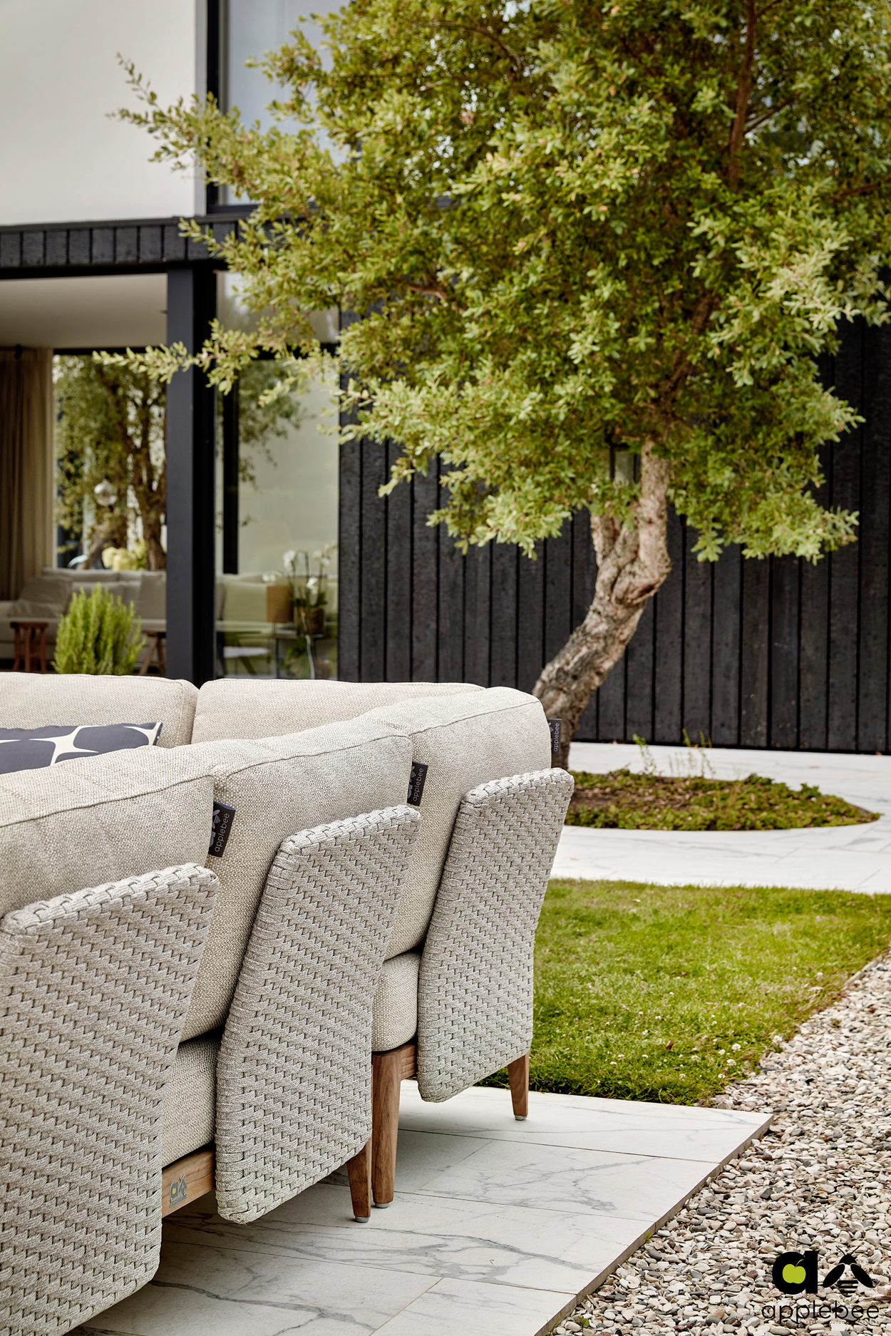 Teakholz Outdoor Loungegruppe Lisa von Apple Bee mit BeeWett Kissen
