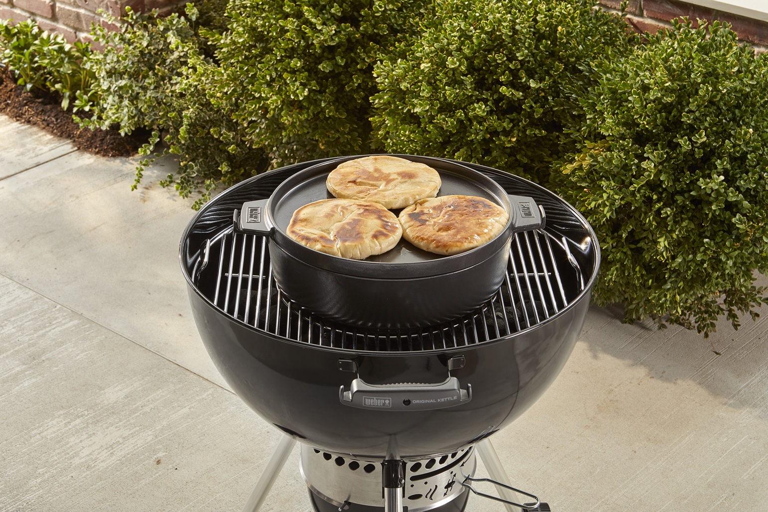 Weber CRAFTED Dutch Oven & Pfanne 2in1 - Gourmet BBQ System